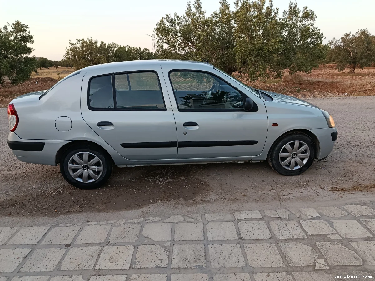 Clio classique comme neuf , moteur jdid mbadel 3andou 3am