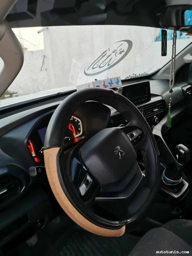 Peugeot landtrek a vendre  KLM 100 alef Disponible Kairouan  mazelet sur leasing  53100727